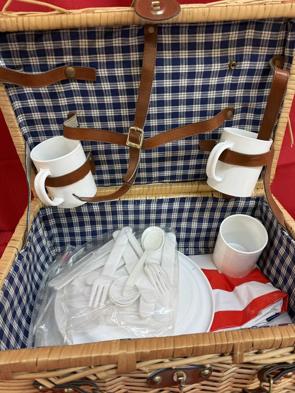 VTG PICNIC BASKET - Image 2