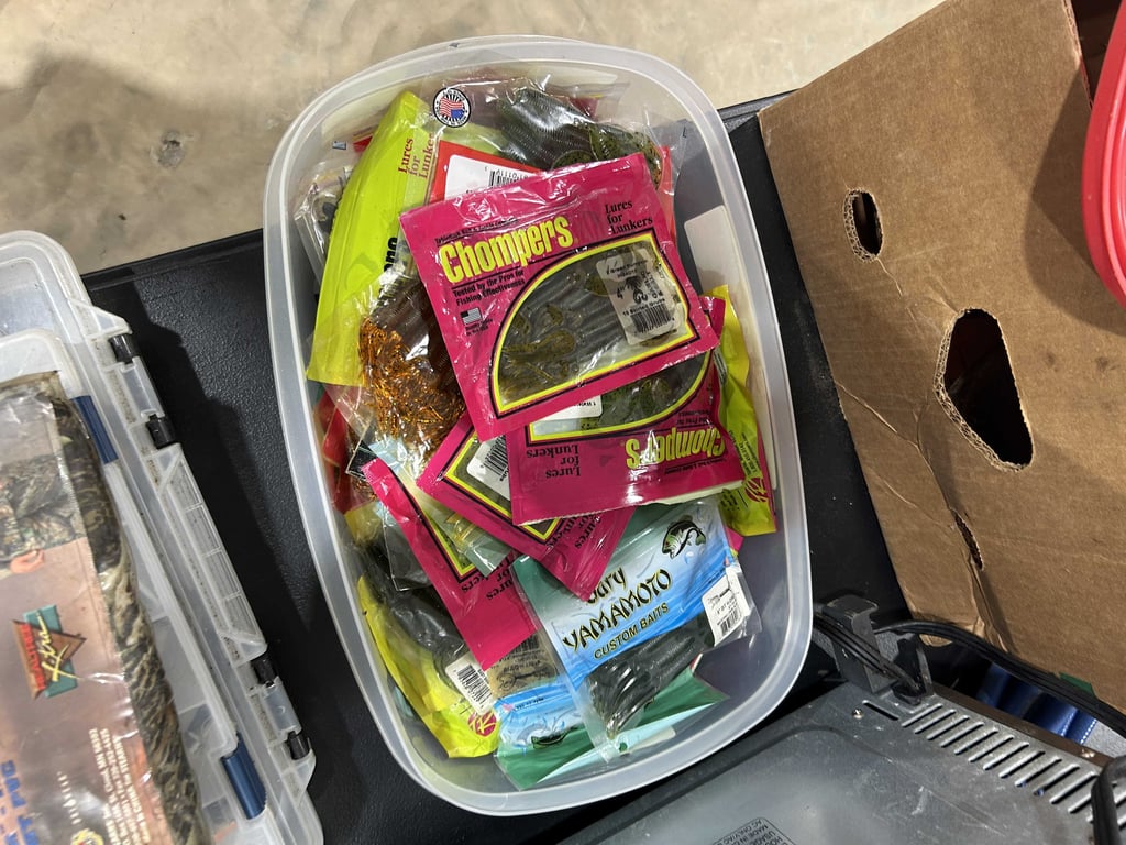 2 containers of fishing lures - Image 3