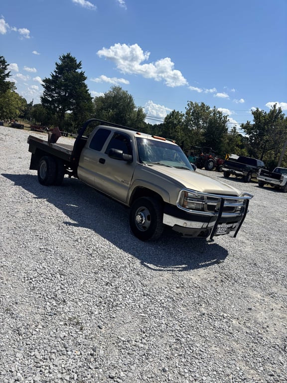 2004 Chevy 3500 4WD - Image 31