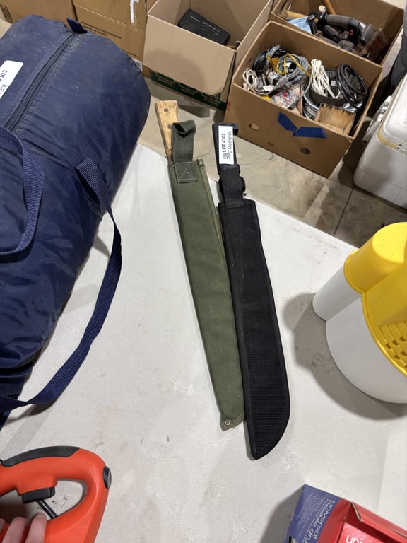 2 Machetes