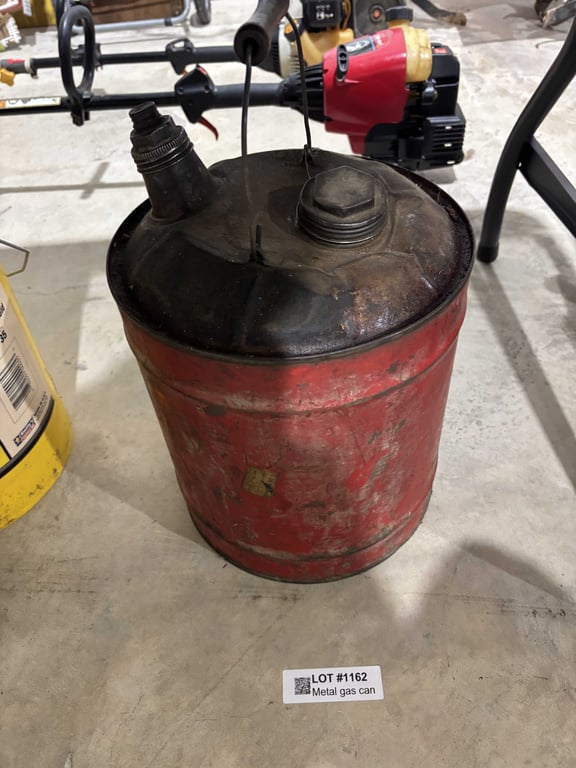 Metal gas can - Image 2