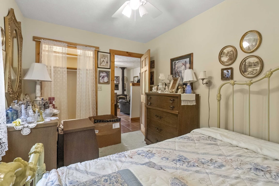 3 bed 3 bath home on 26.19 acres - Image 36