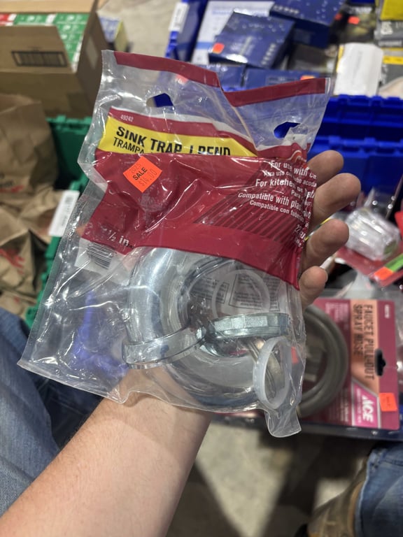 Tote of misc plumbing - Image 8
