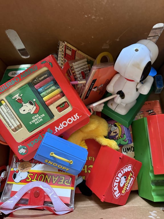 LG ASSORTMENT OF VTG SNOOPY COLLECTIBLES - Image 3