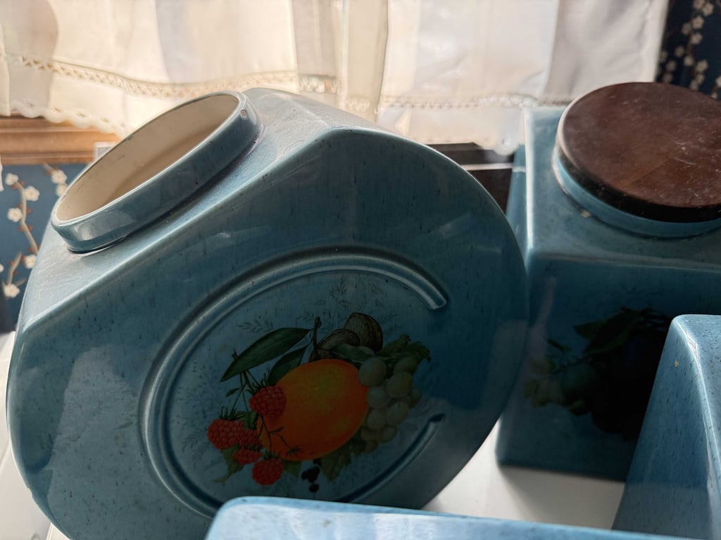 VTG HYALYN POTTERY CANISTER SET (ONE MISSING LID) - Image 2