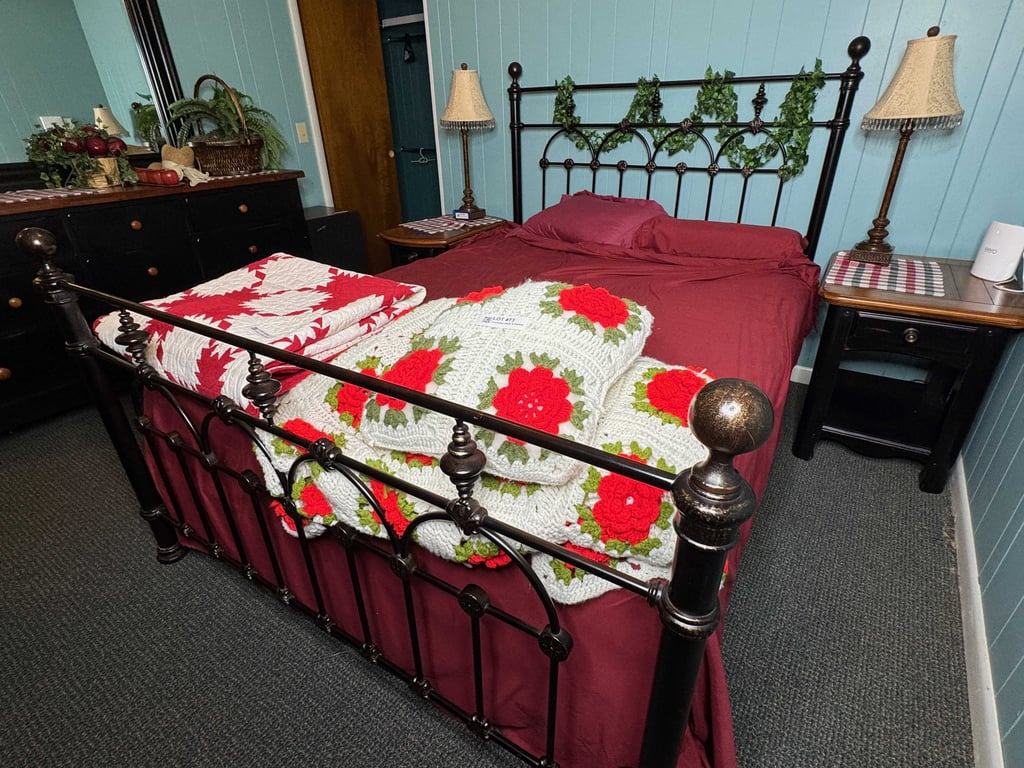 5 pc queen bedroom suite - Image 3
