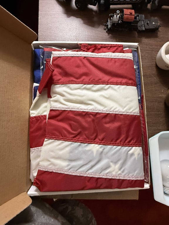 VTG FLAG IN BOX - Image 2