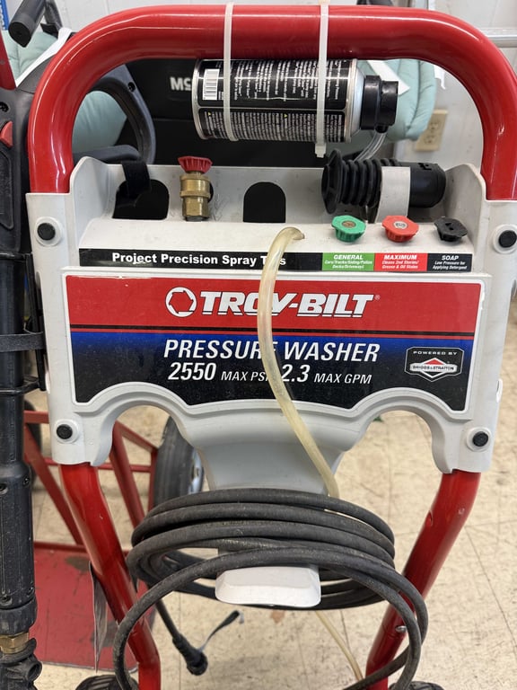TROY BILT 2550 PSI GAS PRESSURE WASHER - Image 2