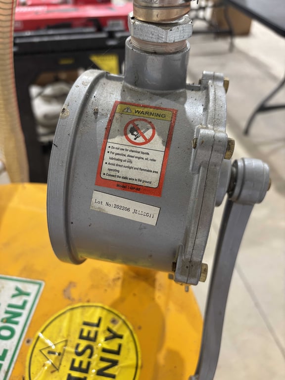 25 Gallon Hand Crank Diesel Pump - Image 5
