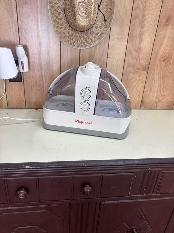 Dual ultrasonic humidifier