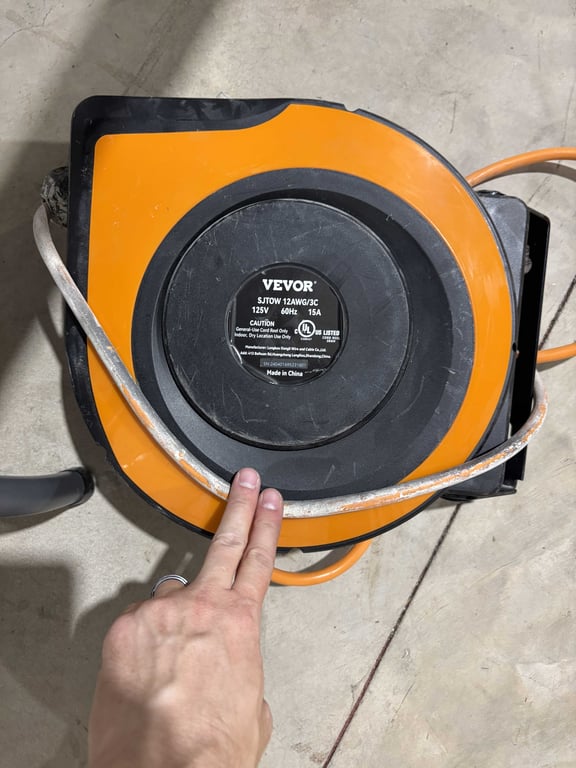 Vevor 65' retractable extension cord - Image 2