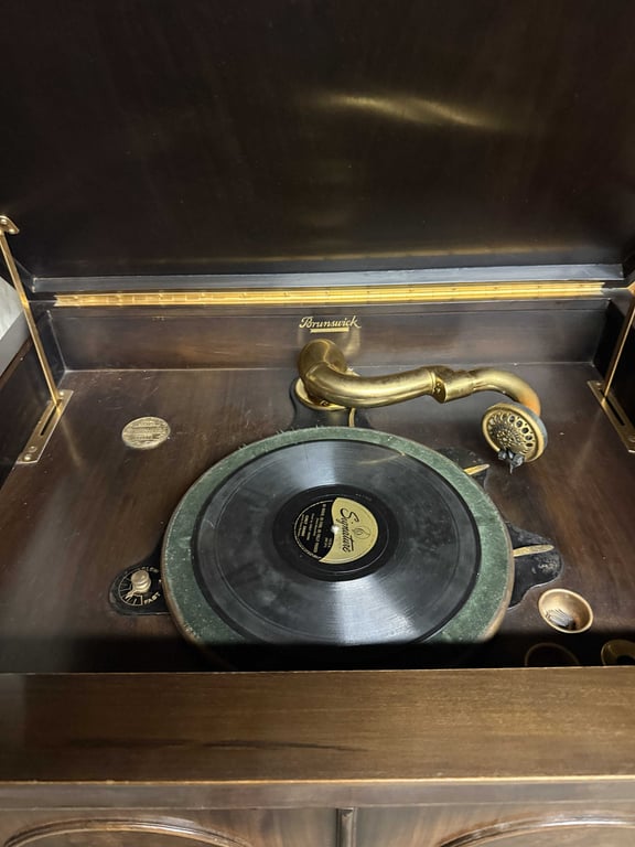 1920'S BRUNSWICK "CORTEZ" FLOOR MODEL PHONOGRAPH - Image 2