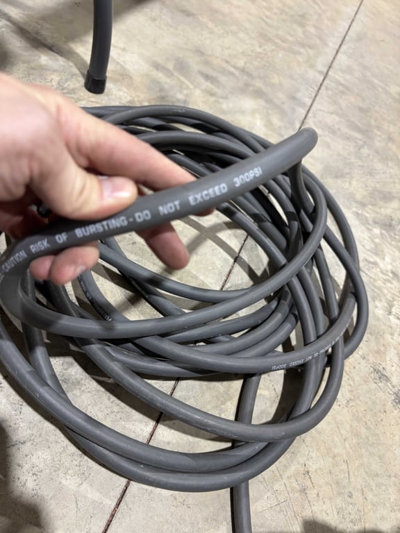 Masterforce 2 Gallon 135 PSI Compressor and Air Hose - Image 6