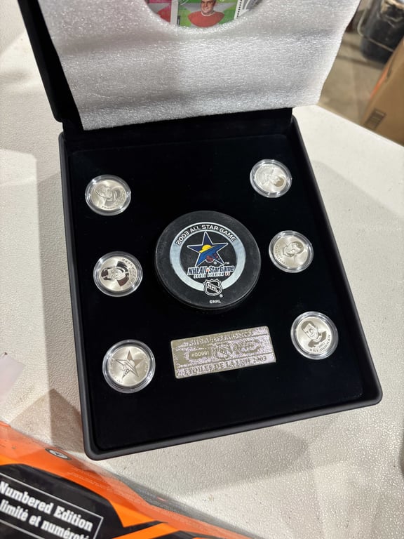 2003 NHL All Stars Commemorative Stamp and Medallion Set - Image 3