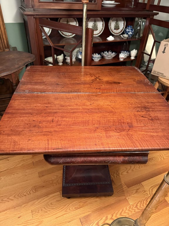 VTG AMERICAN EMPIRE MAHOGANY FOLD OVER CARD TABLE - Image 2