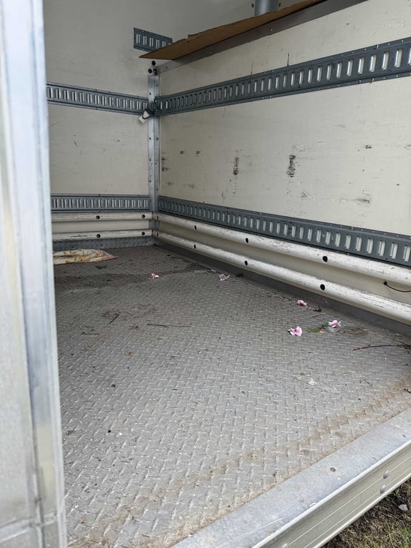 BOX TRUCK - Image 5
