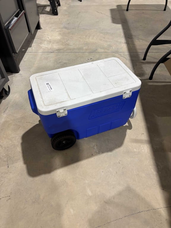 2 Coleman coolers - Image 2