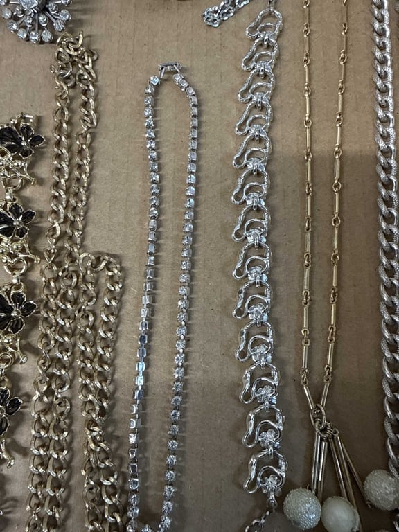 Costume Jewelry Assortment - Image 3