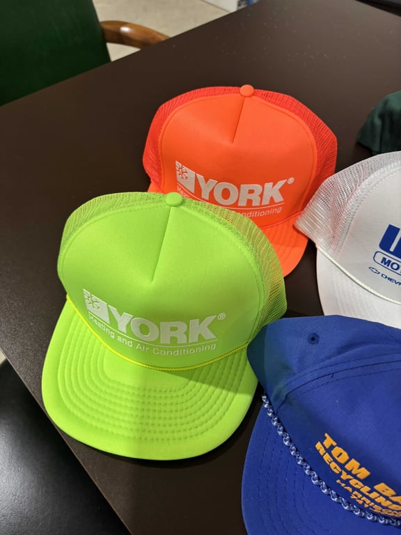 6 new vintage caps - Image 3