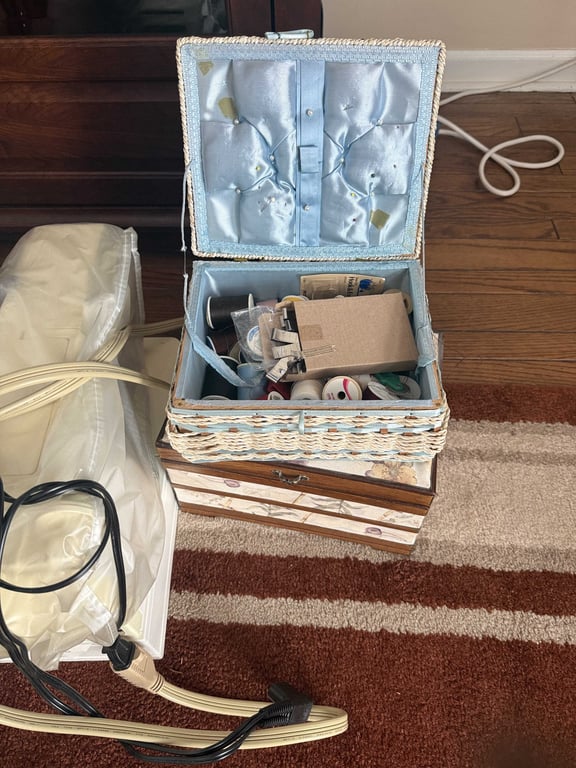 GROUPING SEWIMG ITEMS & SINGER SEWING MACHINE