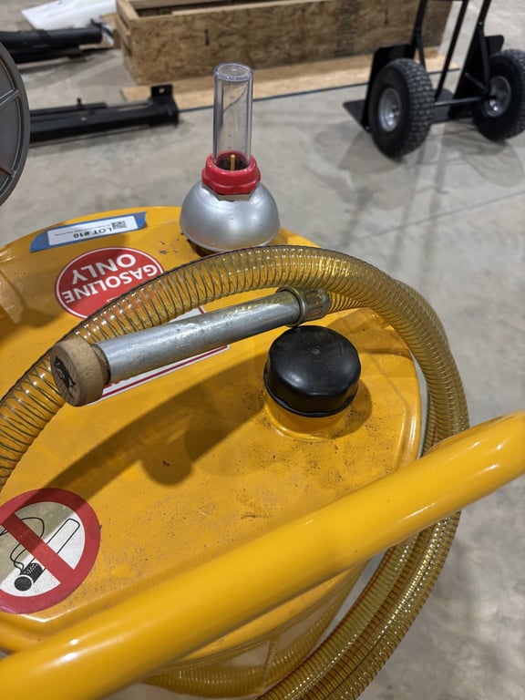 25 Gallon Hand Crank Gas Pump - Image 4
