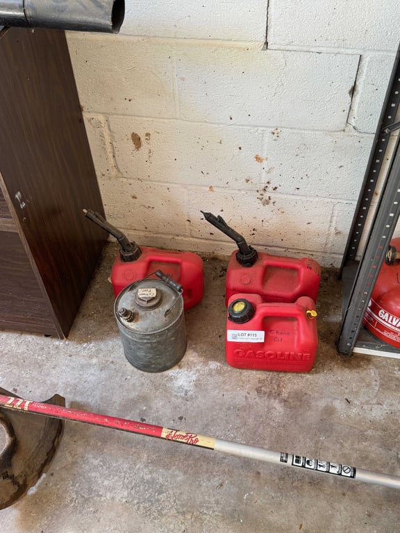 3 plastic and 1 metal gas can - Image 2