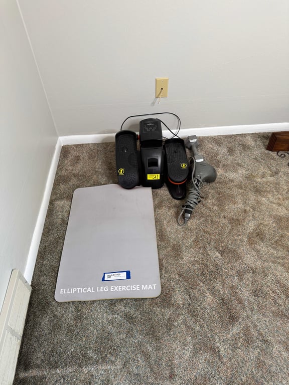 Putnan elliptical, mat, dumbbells, massager