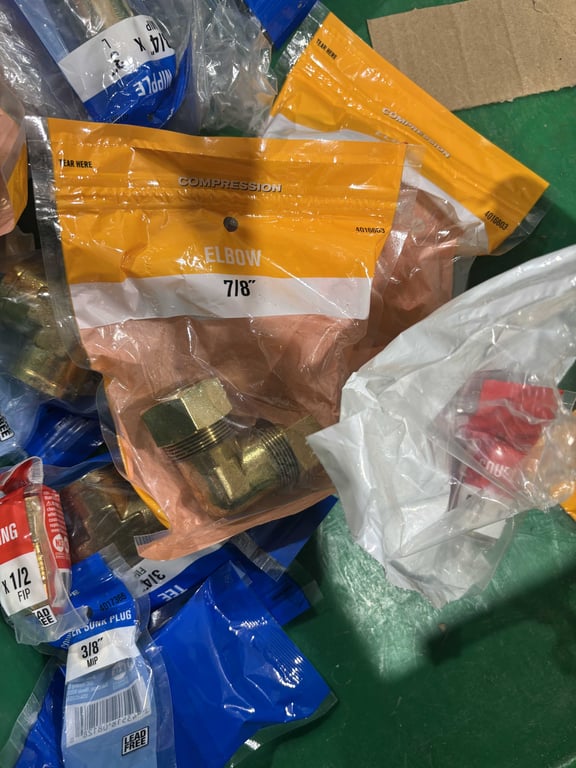 Tote of elbows, fittings, plugs, couplings, etc - Image 6