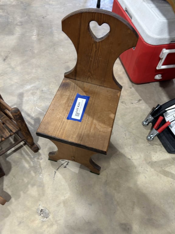 3 small wooden chairs (doll size) - Image 2