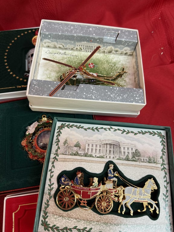 GROUPING OF 15 WHITE HOUSE ORNAMENTS - Image 3