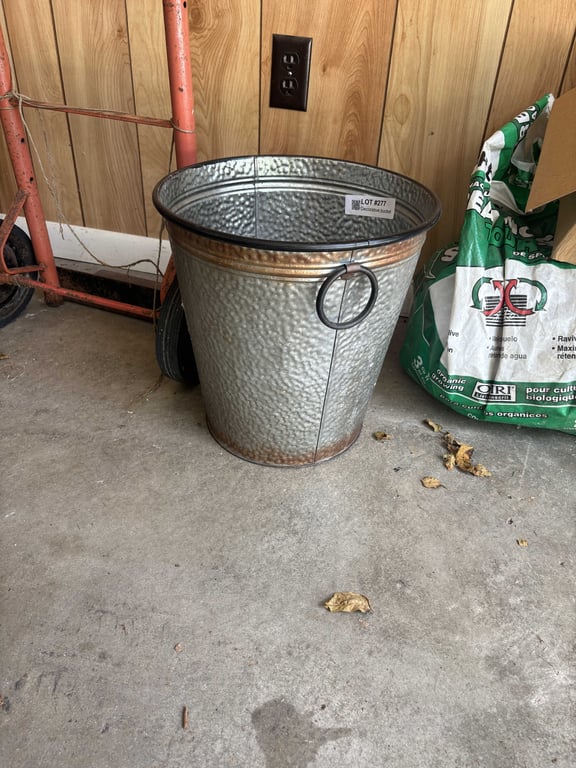 Decorative bucket