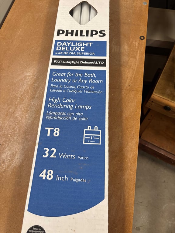 10 flourescent bulbs (48") - Image 2