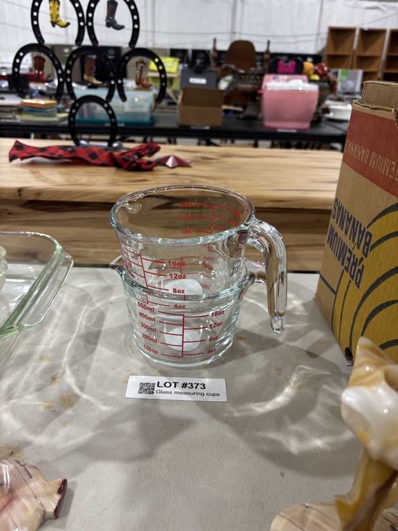 Glass measuring cups