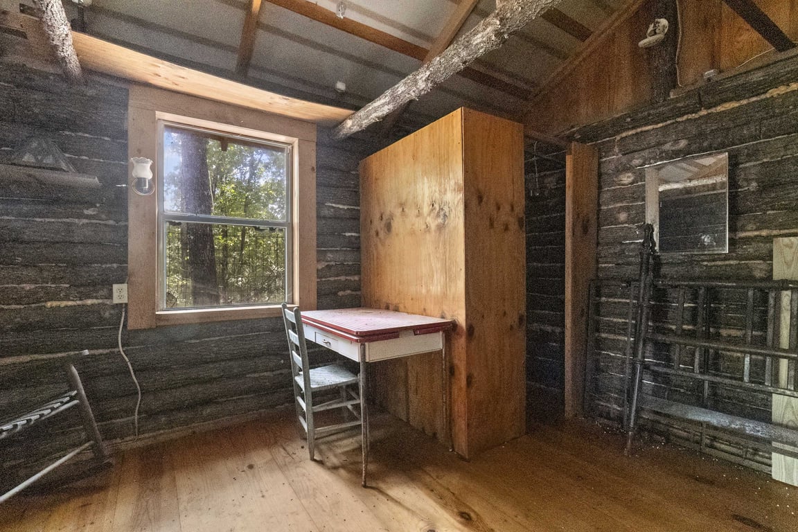 3 bed 3 bath home on 26.19 acres - Image 54