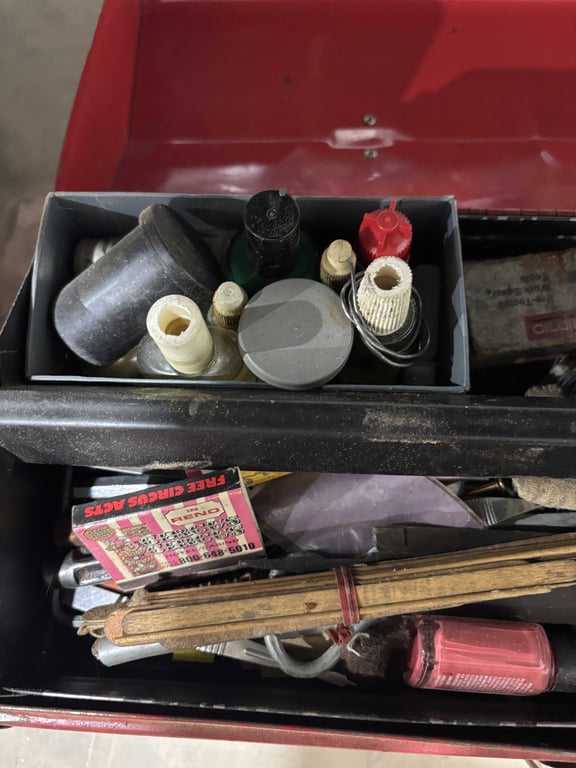 Red Metaal Toolbox with Misc Tools - Image 2