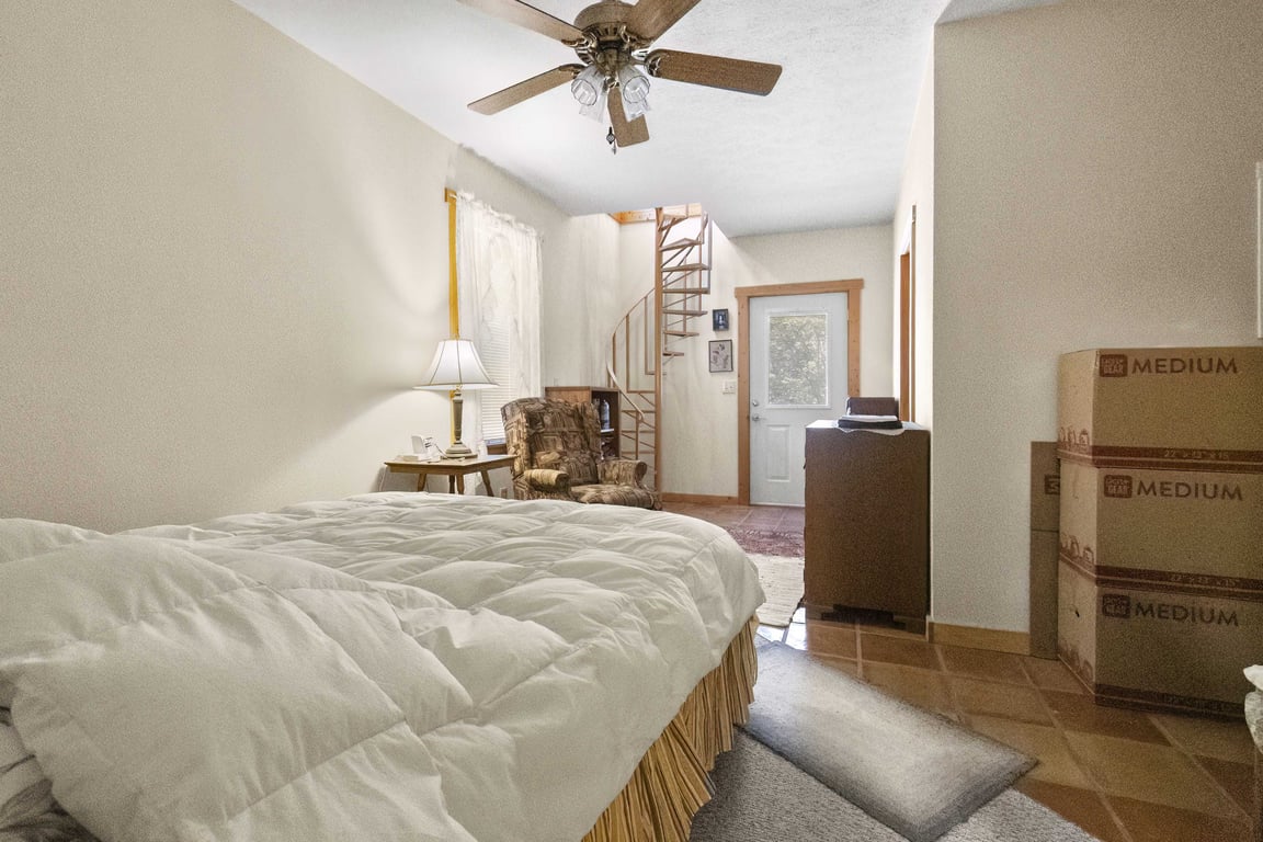 3 bed 3 bath home on 26.19 acres - Image 46