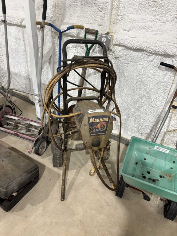 Magnum XR9 paint sprayer
