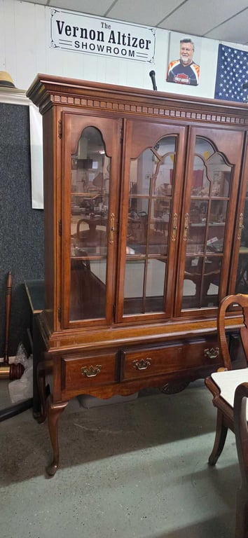 AMERICAN DREW QUEEN ANNE STYLE CHERRY DINING ROOM SUITE - Image 2