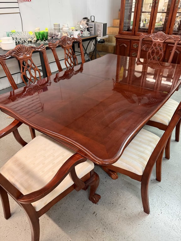 DINING ROOM SET W/6 CHAIRS & HUTCH - Image 2