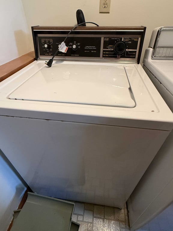 VTG LADY KENMORE WASH MACHINE