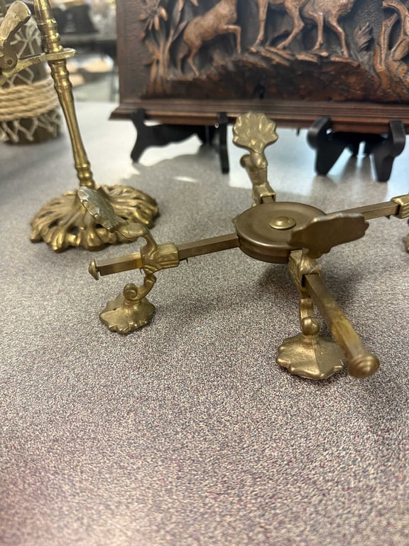 VTG BRASS TRIPLE CLIP GLOVE HOLDER STAND - Image 3