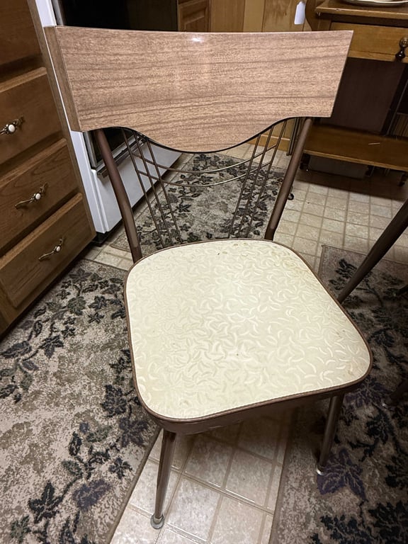 MID CENTURY MODERN DINING ROOM SET W/LAMINATE TABLETOP W/WOOD GRAIN AND 6 CHAIRS - Image 2