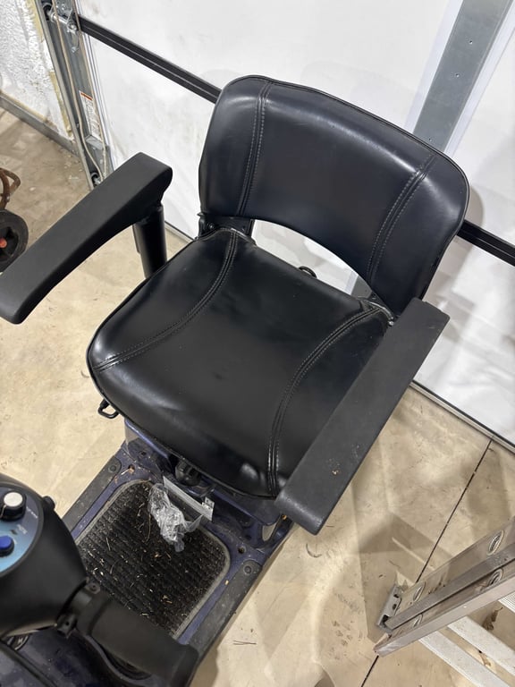 Daytona power chair - Image 4