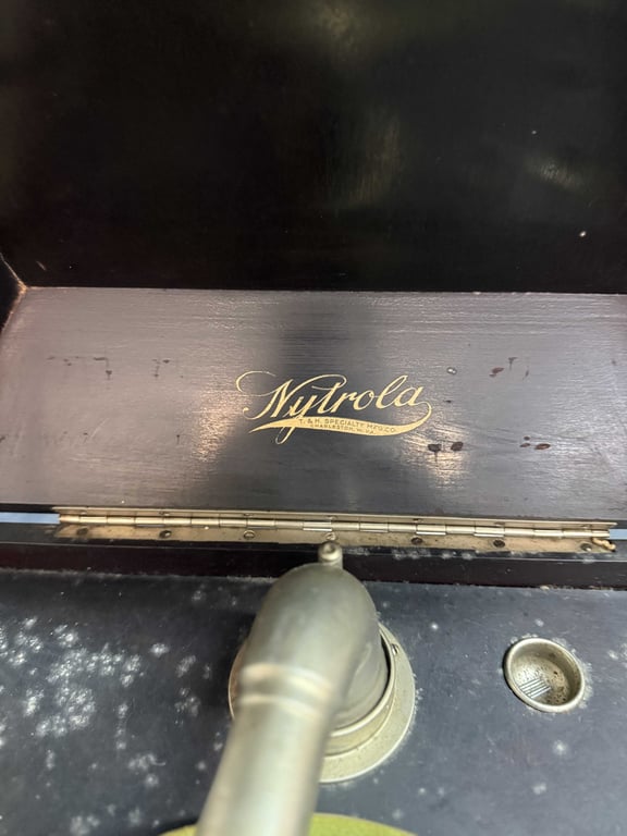 VTG. NYTROLA VICTROLA (WORKS) - Image 3