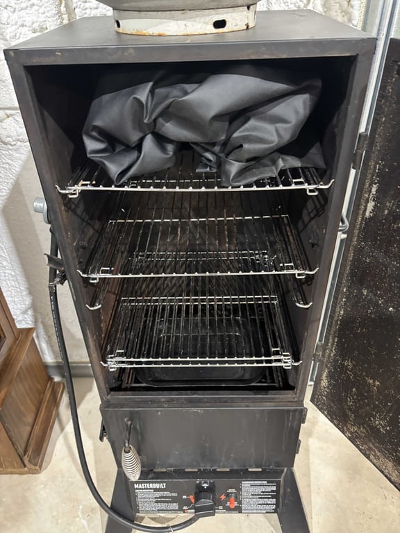 Masterbuilt smoker & bottle - Image 4