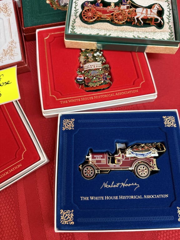 GROUPING OF 15 WHITE HOUSE ORNAMENTS - Image 4