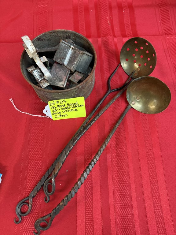 VTG HAND FORGED IRON & BRASS KITCHEN DECOR W/TIN OF COOKIE CUTTERS