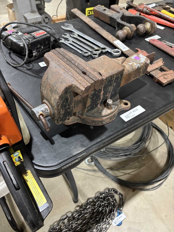 Vise - Image 2