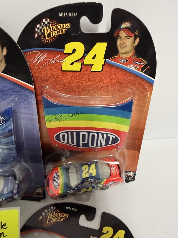 5 - WINNERS CIRCLE JEFF GORDON CARS W/HOOD MAGNETS - Image 4