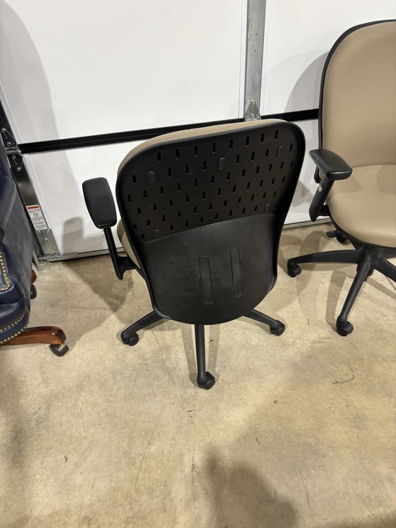 Pair of Matching Office Chairs - Image 4
